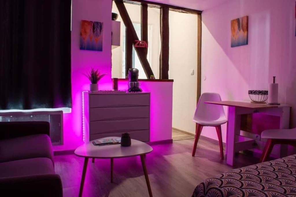 Studio Charmant Confortable Tv Centre Ville Louviers Exterior foto