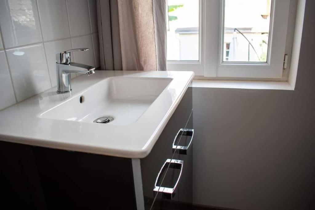 Studio Charmant Confortable Tv Centre Ville Louviers Exterior foto
