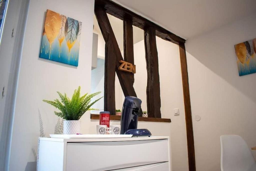 Studio Charmant Confortable Tv Centre Ville Louviers Exterior foto